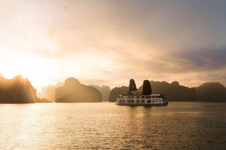 Du thuyền Halong Glory Legend Cruise